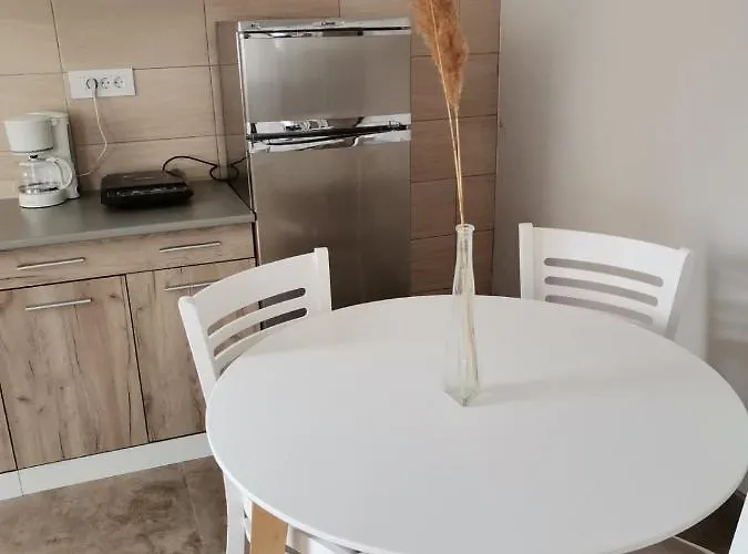 Podinario 索科矿泉村